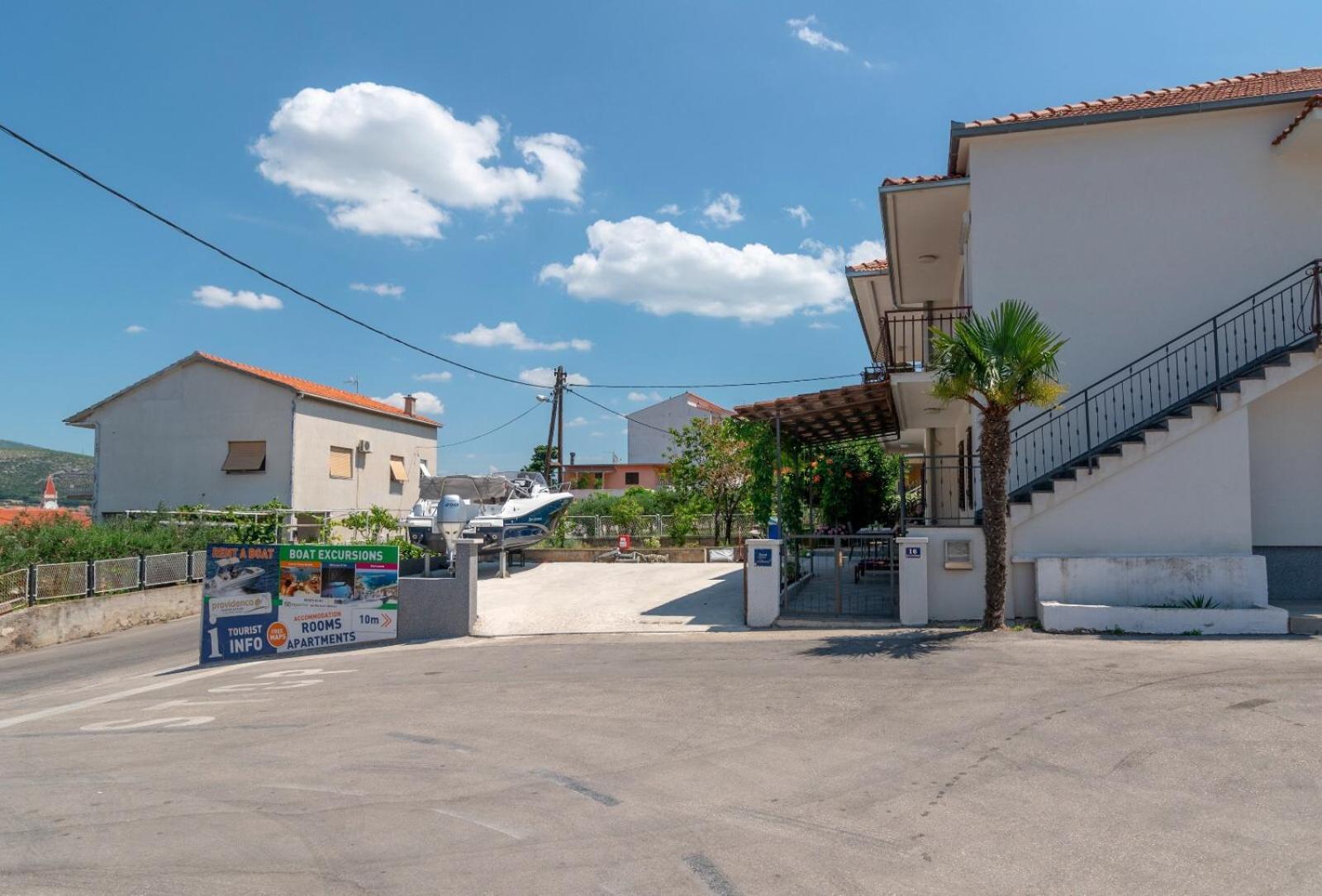Apartman Karmen Trogir Bagian luar foto